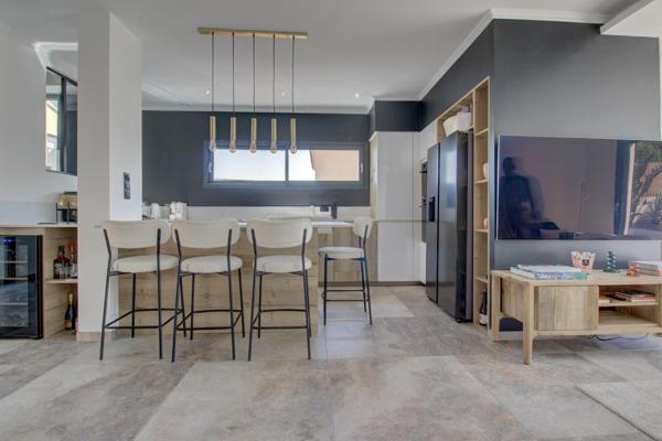 Villa T4/5 moderne et récente 110 m2 - Studio indépendant 40 m2 - Piscine