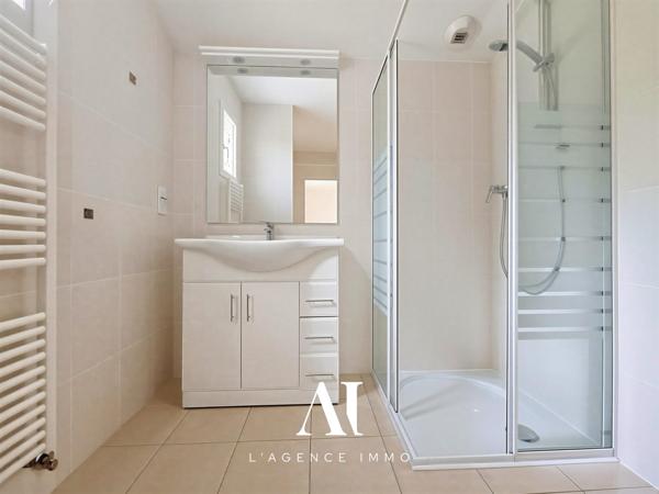 Maison T5 lumineuse 4 chambres jardin terrasse Thoiry 01710