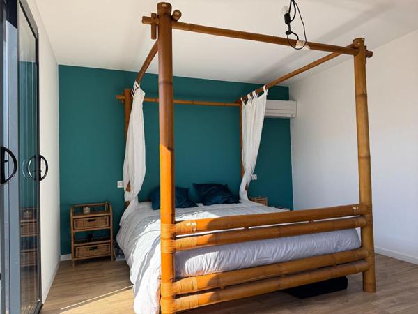 A Saint Loubès, Immeuble mixte de 388 m² - Appartement d'architecte spacieux - 6 pièces - 168 m2 - Local commercial de 220 m² - 385 m² de terrain -