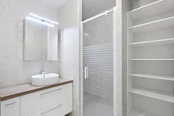 Appartement 3 chambres dans copropriété de 2018 - 2 places de stationnement en sous-sol