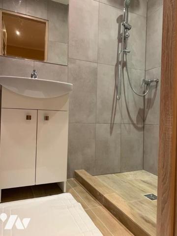 Studio Menton proche RCM, 16 m² ancien palace avec parking collectif 