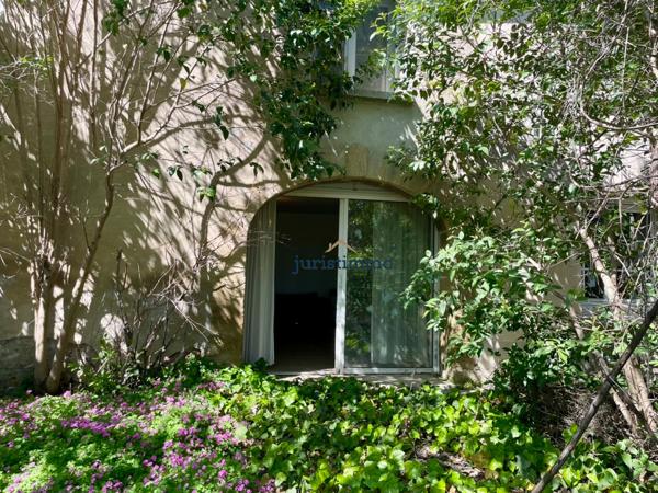 Camaret-sur-Aigues (84850) Charmant mas provençal de 150m2 habitables avec dépendances sur une magnifique parcelle de 6000m2.