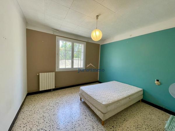 Camaret-sur-Aigues (84850) Charmant mas provençal de 150m2 habitables avec dépendances sur une magnifique parcelle de 6000m2.