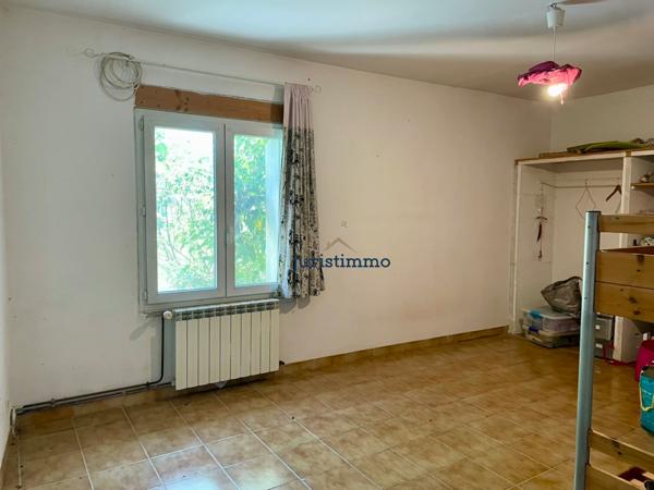 Camaret-sur-Aigues (84850) Charmant mas provençal de 150m2 habitables avec dépendances sur une magnifique parcelle de 6000m2.