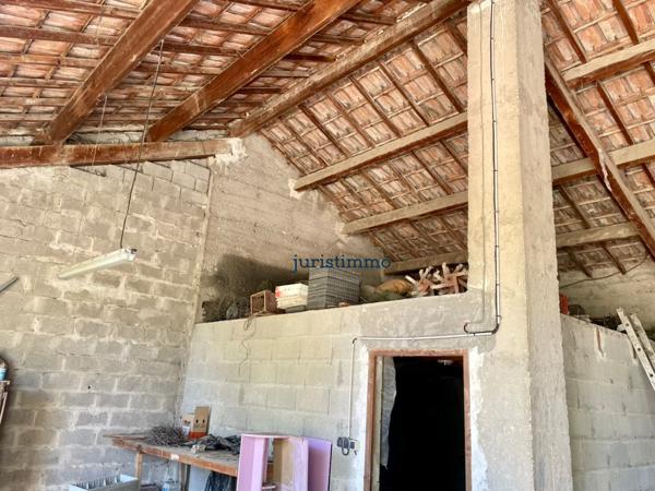 Camaret-sur-Aigues (84850) Charmant mas provençal de 150m2 habitables avec dépendances sur une magnifique parcelle de 6000m2.