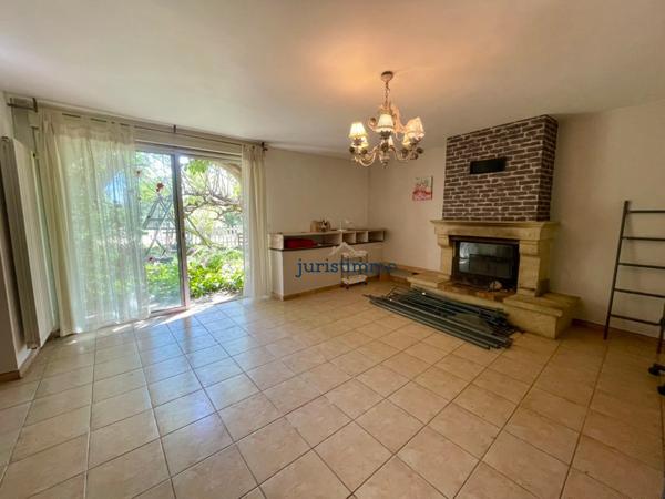 Camaret-sur-Aigues (84850) Charmant mas provençal de 150m2 habitables avec dépendances sur une magnifique parcelle de 6000m2.