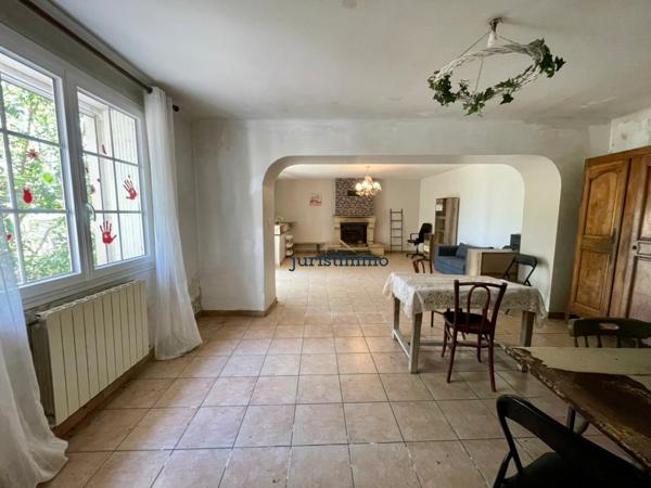 Camaret-sur-Aigues (84850) Charmant mas provençal de 150m2 habitables avec dépendances sur une magnifique parcelle de 6000m2.