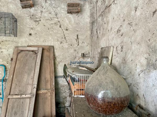 Camaret-sur-Aigues (84850) Charmant mas provençal de 150m2 habitables avec dépendances sur une magnifique parcelle de 6000m2.