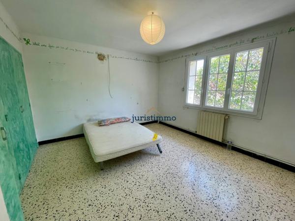 Camaret-sur-Aigues (84850) Charmant mas provençal de 150m2 habitables avec dépendances sur une magnifique parcelle de 6000m2.