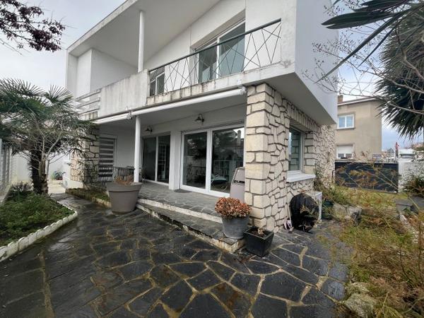 Maison  7 pièce(s) 160 m2