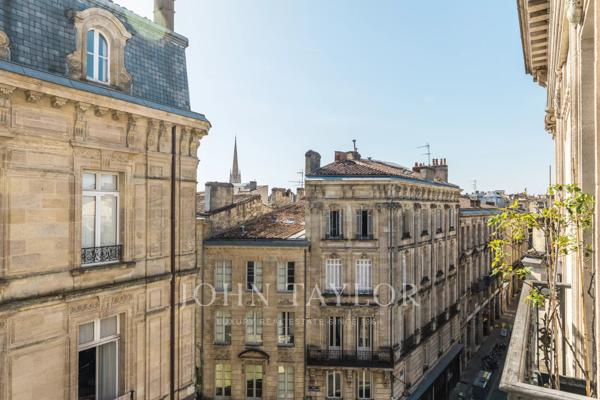 APPARTEMENT HAUT DE GAMME - 4 PIECES - ASCENSEUR - CLIMATISATION - CENTRE VILLE