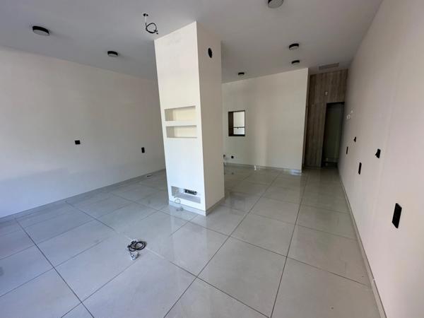 Local commercial à louer TASSIN LA DEMI LUNE (69) idéalement situé au PHARE à Tassin d'une surface de 45 m² environ.