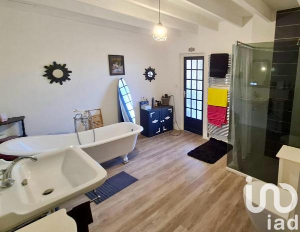 Maison à vendre 6 pièces 207 m² Beauvais-sur-Matha