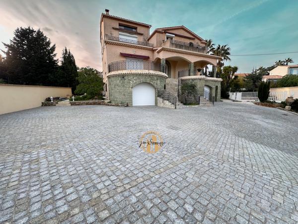 Fréjus (83370) exclusivité, Appartement 2 pièces rénové et meublé avec terrasse et piscine et parking privé – Saint-Aygulf