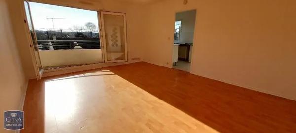 Appartement à louer 2 pièces 47.98m² Corbeil-Essonnes (91100)