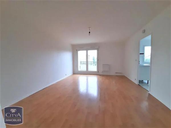 Appartement à louer 2 pièces 47.98m² Corbeil-Essonnes (91100)