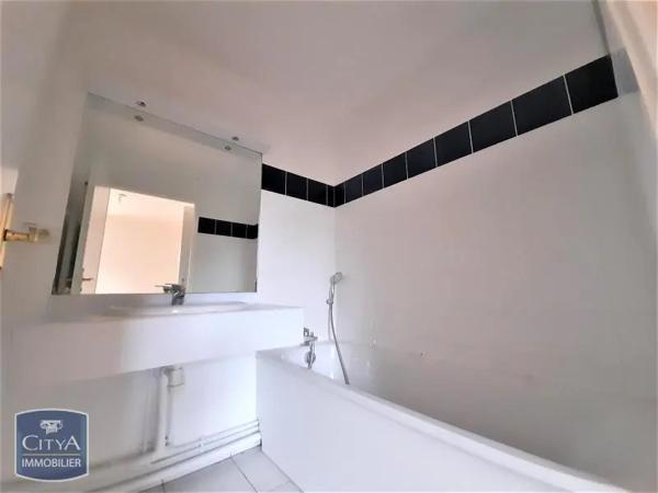 Appartement à louer 2 pièces 47.98m² Corbeil-Essonnes (91100)