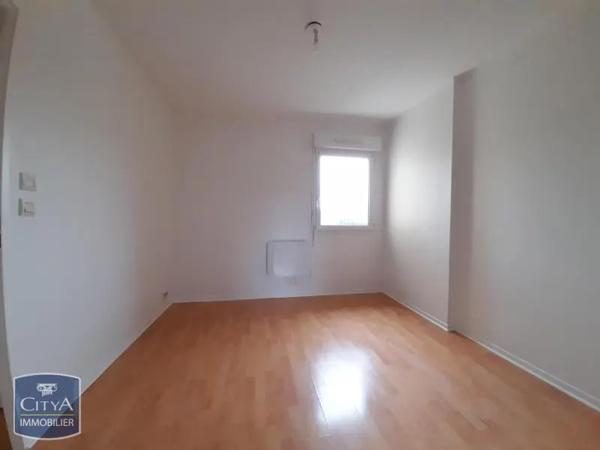 Appartement à louer 2 pièces 47.98m² Corbeil-Essonnes (91100)