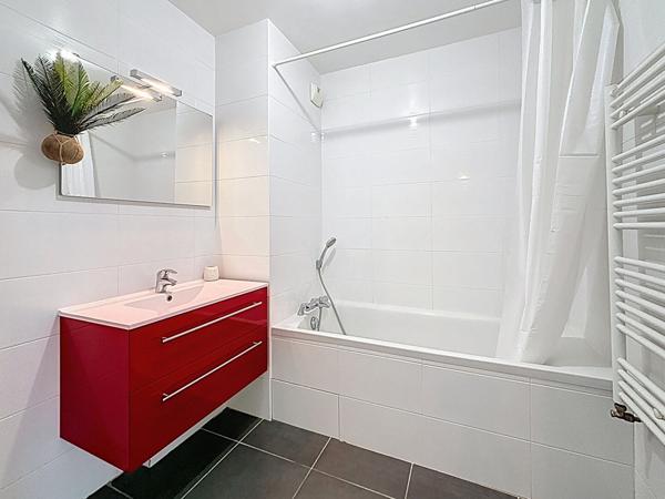 Appartement Lyon Monplaisir 2 pièces en rez-de-jardin avec terrasse garage et cave