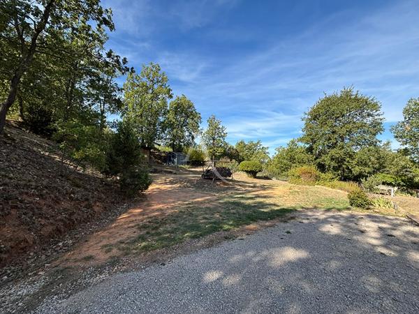 VILLA TERRASSE AVEC DEPENDANCE AU CALME SUR TERRAIN DE 2019M2
