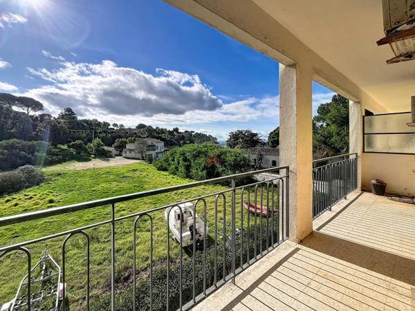 Plage à pied-centre de Sagone