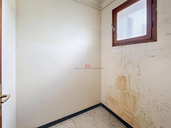 Plage à pied-centre de Sagone