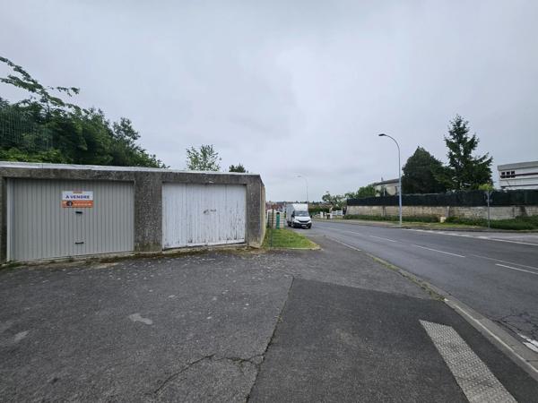 A VENDRE LOT DE 2 GARAGES A LAON !
