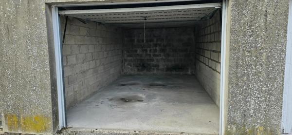 A VENDRE LOT DE 2 GARAGES A LAON !