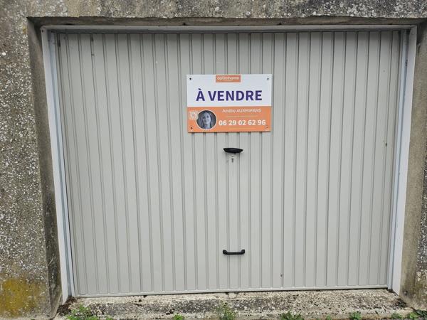 A VENDRE LOT DE 2 GARAGES A LAON !