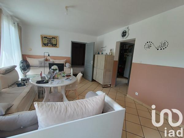 Maison traditionnelle 10 pièces de 236 m² à Saint-Hilaire-de-Lusignan (47450)