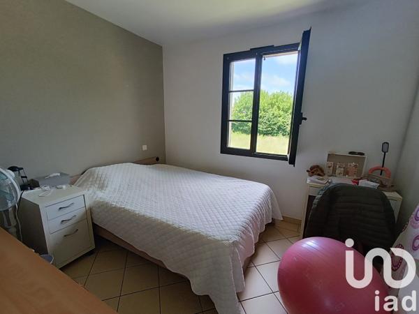 Maison traditionnelle 10 pièces de 236 m² à Saint-Hilaire-de-Lusignan (47450)