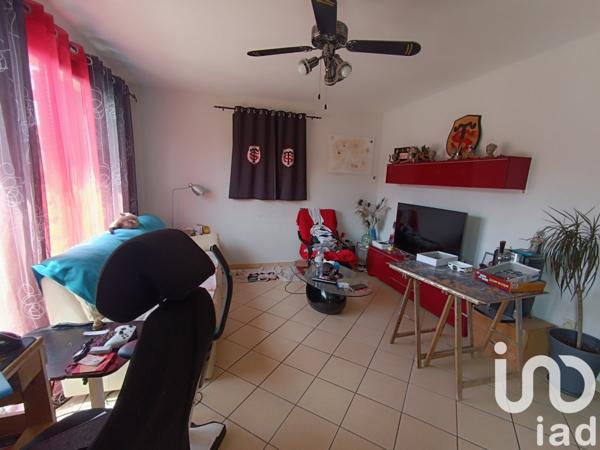 Maison traditionnelle 10 pièces de 236 m² à Saint-Hilaire-de-Lusignan (47450)