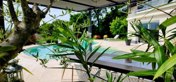Villa exceptionnelle de 180 m² avec vue lac, piscine et prestations haut de gamme à Pugny-Chatenod