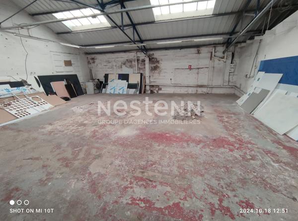 A vendre Hangar de 296m2 situe a Boulogne-sur-mer avec appartement ou bureau jardin a l arriere