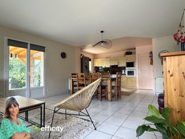 Maison
         4 pièces
        - 91 m² 225 000 € *