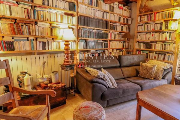 Domaine rural comprenant trois maisons, un lac pittoresque et 18 hectares de terres vallonnées.