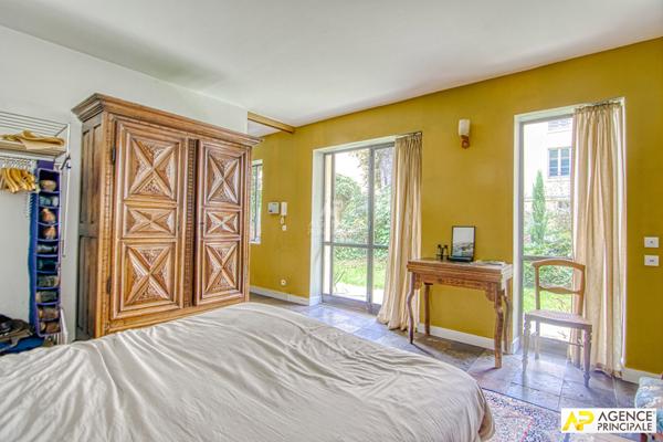 Versailles Saint-Louis Maison 9 pièces 230 m² au sol avec ascenseur, 2 places de parking et jardin €1 980 000 ** - Référence 25342