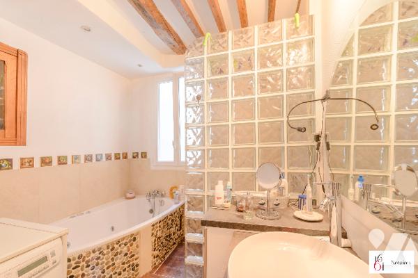 Appartement de 77m² dans un immeuble historique au coeur de Paris dans le quartier vivant des Halles