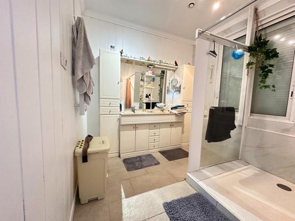 A VISITER SUR BOLLENE (84) MAGNIFIQUE MAISON DE PLAIN PIED DE 80  M² ENV. SUR TERRAIN CLOS ET ARBORE DE 348 M²