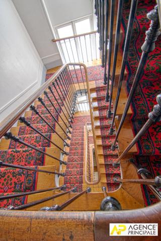 Versailles Notre-Dame Appartement duplex 6 pièces 185.29 m² au sol situé au 3ème et 4ème étage avec balcon et 2 caves €1 470 000 ** - Référence 25357