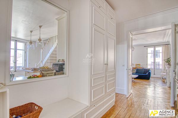 Versailles Notre-Dame Appartement duplex 6 pièces 185.29 m² au sol situé au 3ème et 4ème étage avec balcon et 2 caves €1 470 000 ** - Référence 25357