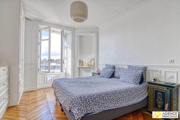Versailles Notre-Dame Appartement duplex 6 pièces 185.29 m² au sol situé au 3ème et 4ème étage avec balcon et 2 caves €1 470 000 ** - Référence 25357
