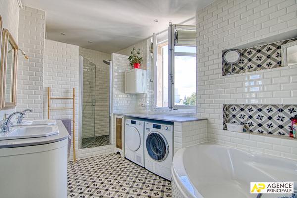 Versailles Notre-Dame Appartement duplex 6 pièces 185.29 m² au sol situé au 3ème et 4ème étage avec balcon et 2 caves €1 470 000 ** - Référence 25357