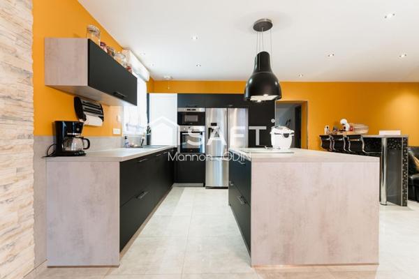 Maison familiale rénovée avec piscine