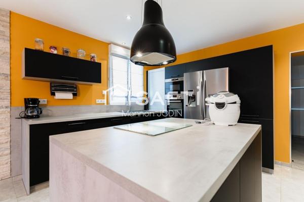 Maison familiale rénovée avec piscine