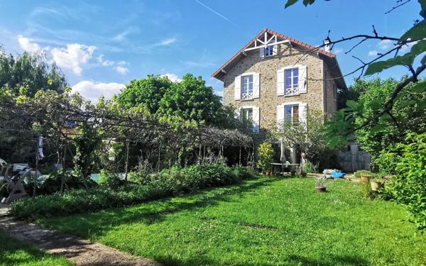 Maison à vendre    6 pièces • 181 m2 Mandres-les-Roses