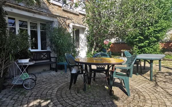 Maison à vendre    6 pièces • 181 m2 Mandres-les-Roses