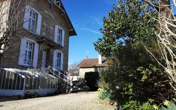 Maison à vendre    6 pièces • 181 m2 Mandres-les-Roses