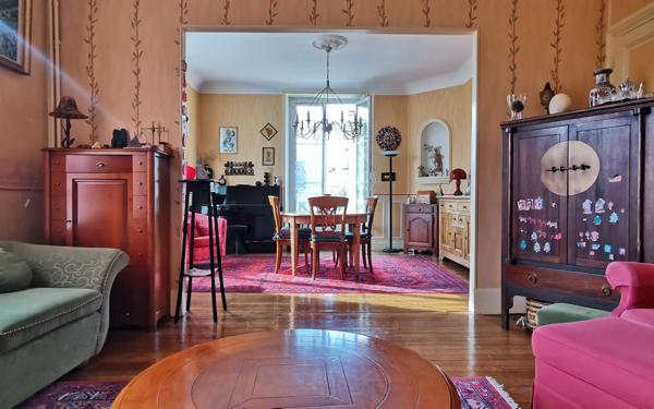 Maison à vendre    6 pièces • 181 m2 Mandres-les-Roses