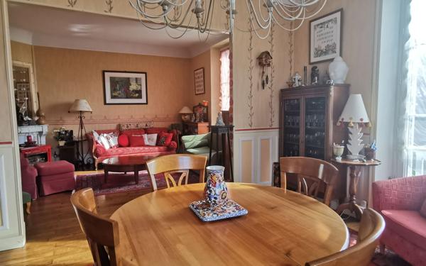 Maison à vendre    6 pièces • 181 m2 Mandres-les-Roses